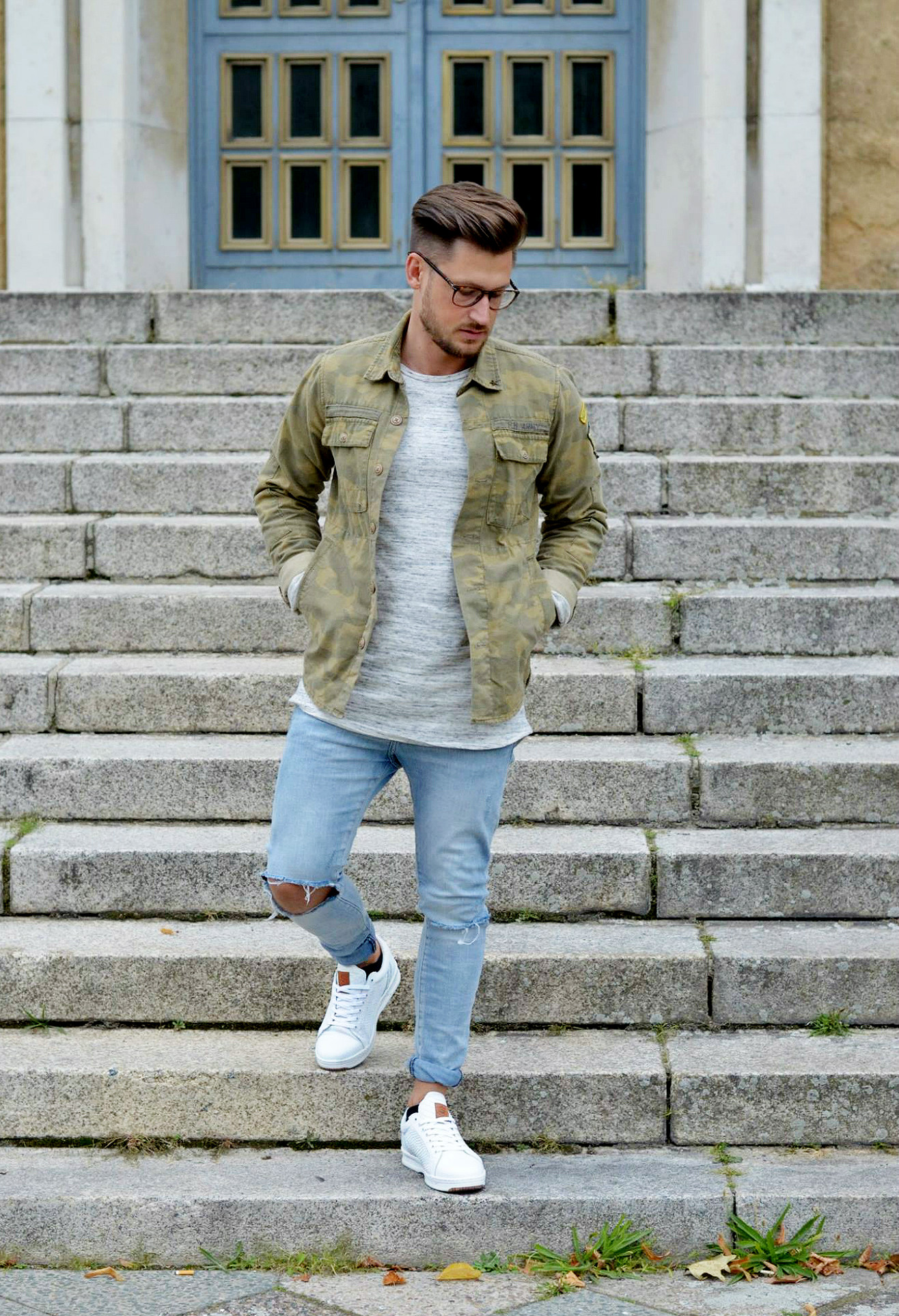 Modeblog-Berlin-Männer-Blog-Fashion-Camouflage-Jacke-Skinny-Jeans-Sneaker-grey-Sweatshirt