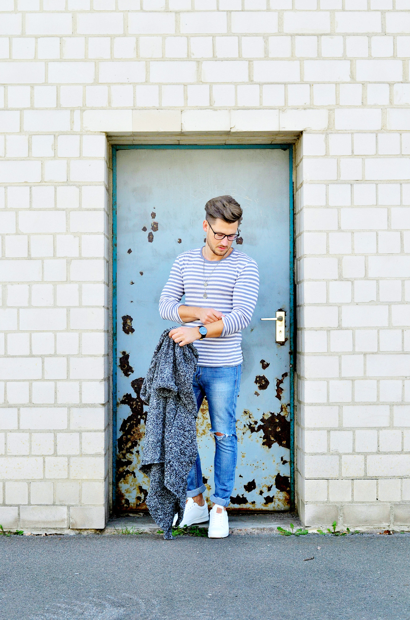 TommeezJerry-Style-Männer-Blog-Berlin-Outfit-Cardigan-Jeans-Streifenshirt-Sneaker