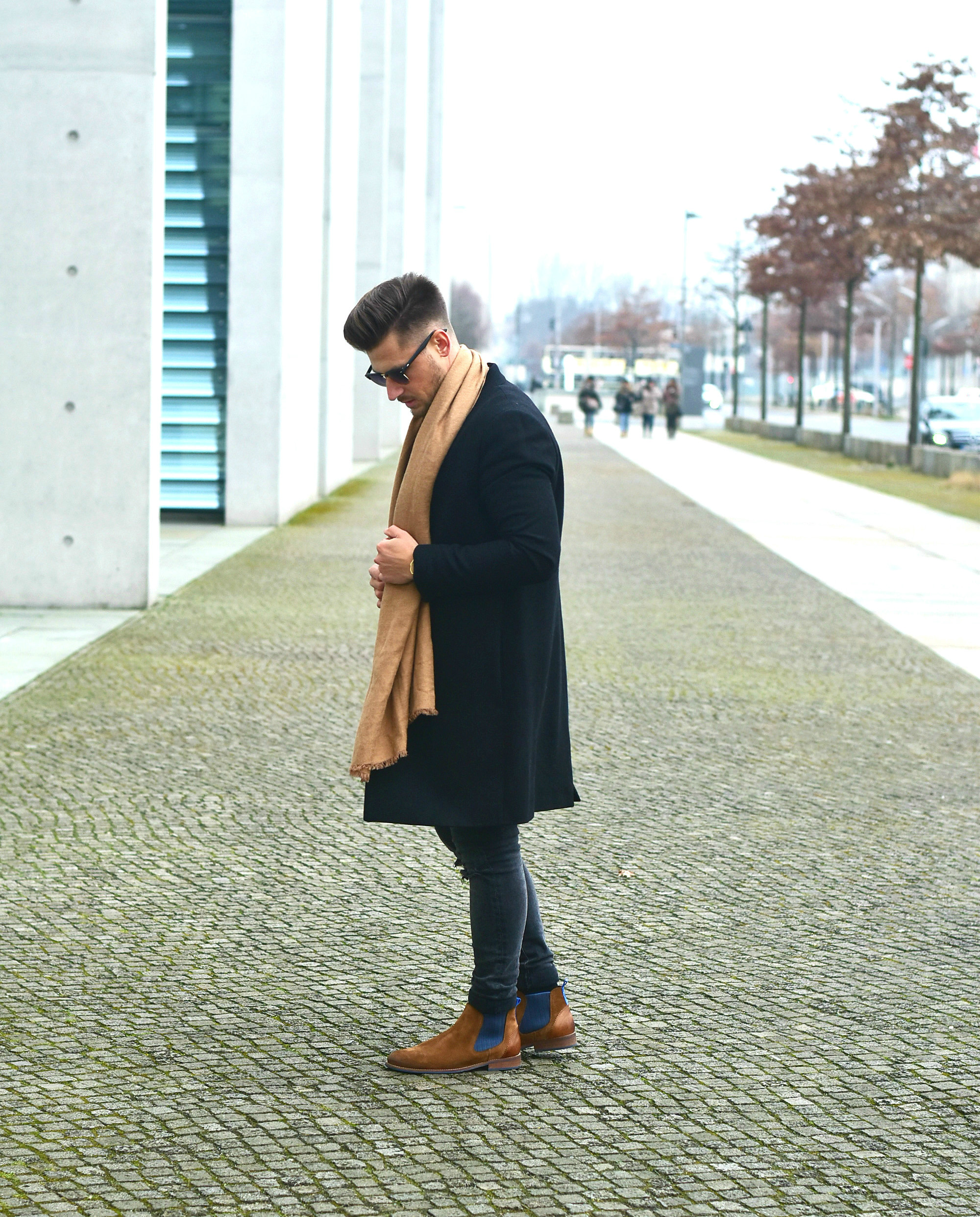 Styleblog-Männerblog-Modeblog-Berlin-Mantel-Coat-Chelseaboots-Smart-Look-Männermode-Streetwear