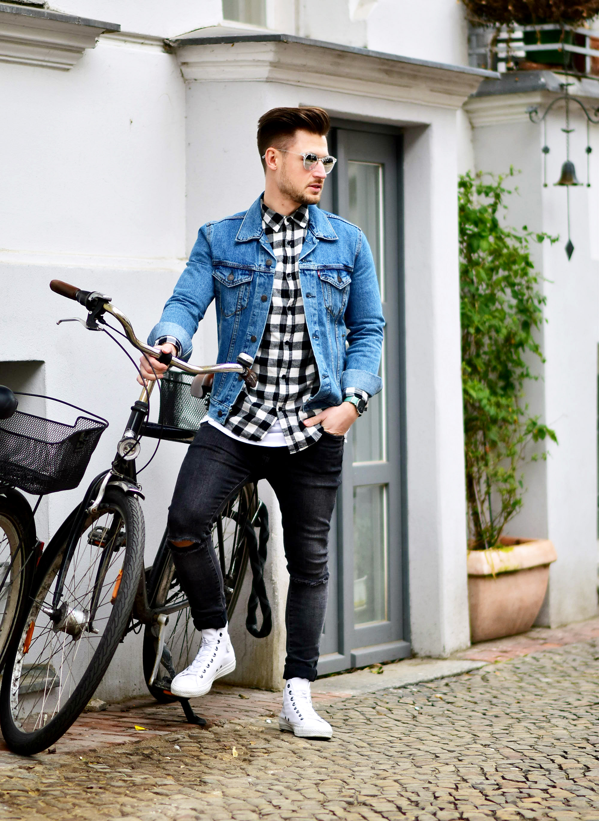 Tommeezjerry-Styleblog-Männerblog-Modeblog-Berlin-Outfit-Jeanslook-Ripped-Jeans-Jeansjacke-Levis-Converse-Chucks-Travelbag