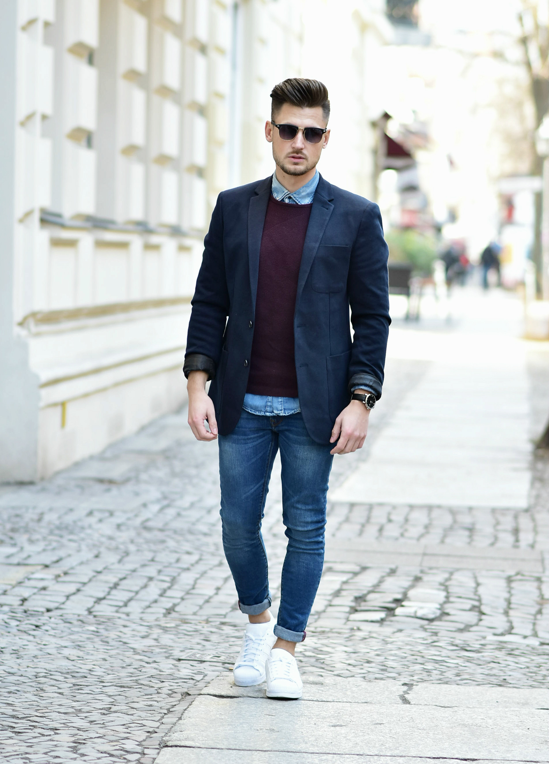 Tommeezjerry-Styleblog-Männerblog-Männer-Modeblog-Berlin-Berlinblog-Outfit-Streetlook-Skinny-Jeans-Roter-Sweater-Sonnenbrille-Jeanshemd-Adidas-Superstar-Blazer-Smart-Look-Denim-Look