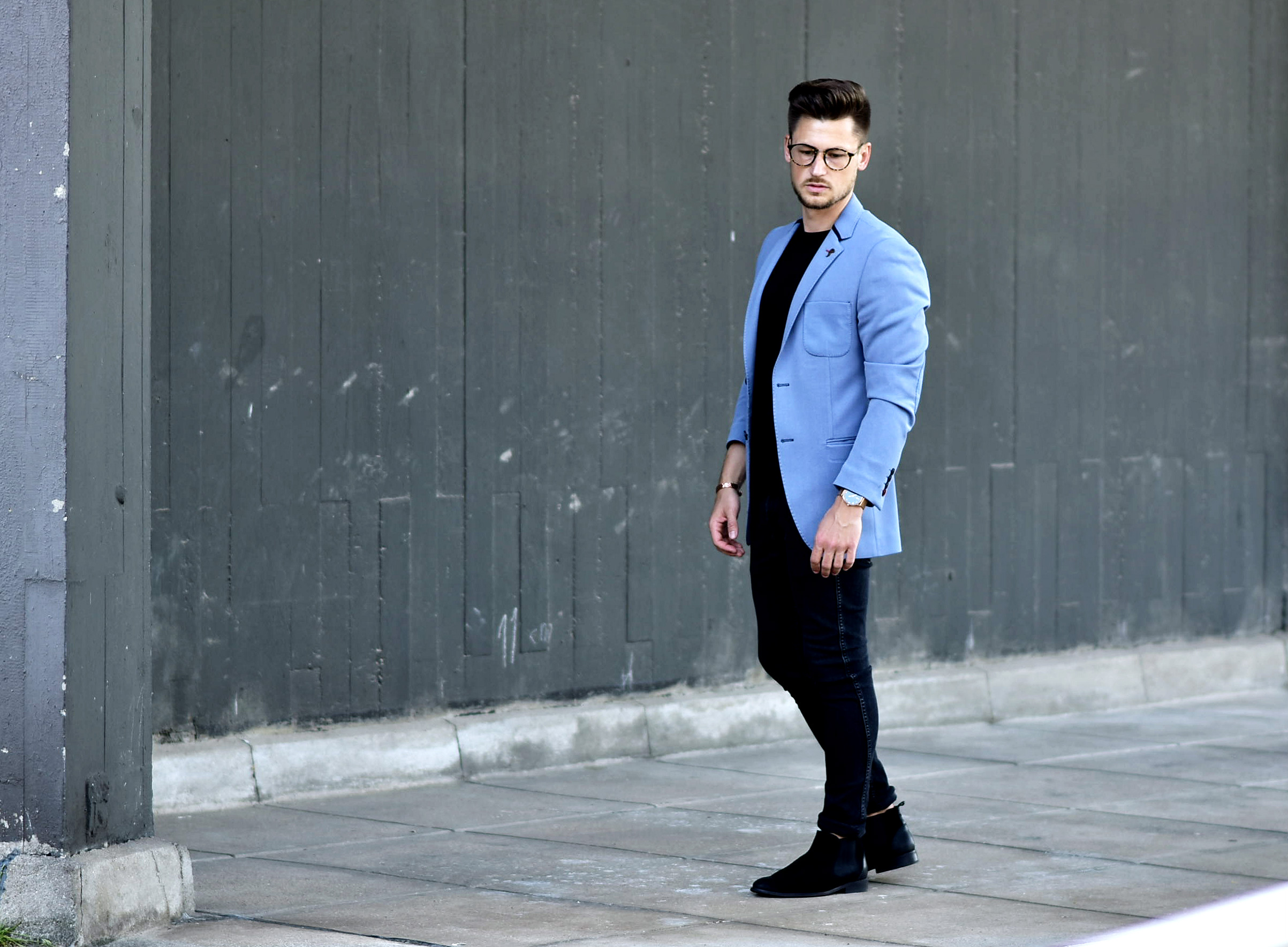 Tommeezjerry-Styleblog-Männerblog-Männer-Modeblog-Berlin-Berlinblog-Outfit-Streetlook-Royalblauer-Blazer-Royalblue-All-Black-Look-Chelsea-Boots-Skinny-Jeans-2