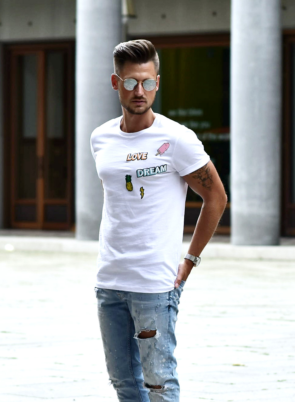 Tommeezjerry-Styleblog-Männerblog-Männer-Modeblog-Berlin-Berlinblog-Outfit-Streetlook-T-Shirt-Patches-Skinny-Jeans-Ripped-Jeans-Ray Ban-Adidas-Superstar-Triwa-Patcheslook-Patchesstyle