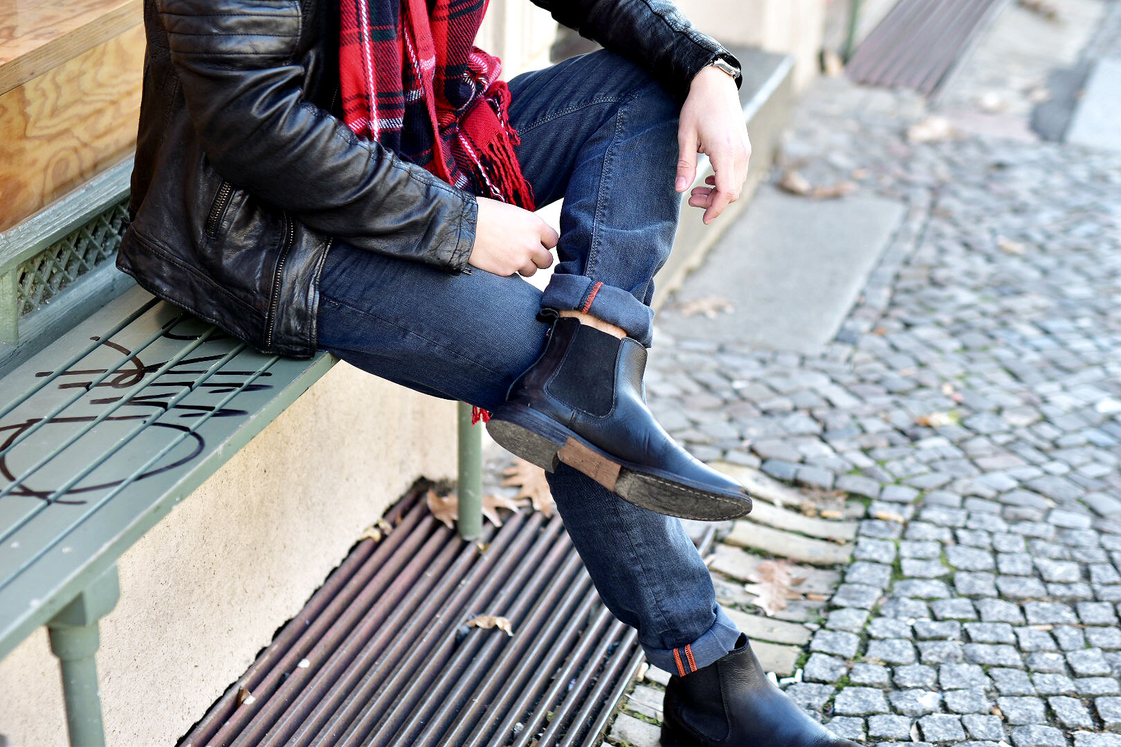 tommeezjerry-styleblog-maennerblog-maenner-modeblog-berlin-berlinblog-maennermodeblog-outfit-lederjacke-alberto-pants-jeans-chelsea-boots-schal-kariert-streetlook