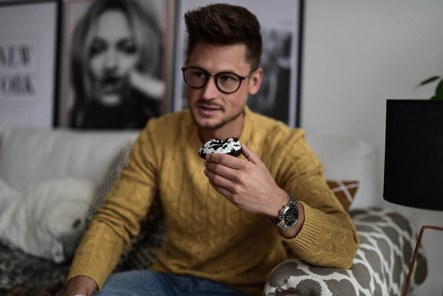 Tommeezjerry-Fashionblog-Lifestyleblog-Styleblog-Männerblog-Männer-Modeblog-Berlin-Berlinblog-Männermodeblog-Outfit-Sweater-Yellow-Ripped-Jeans-Oreo-Donut